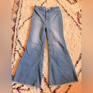 WE THE FREE | FLOAT ON FLARE | 28 x 30